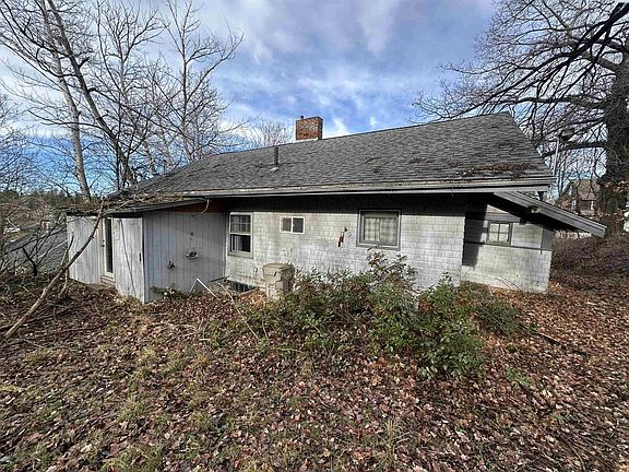 2nd image of 960 NE Maple St