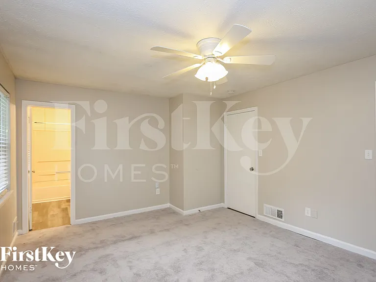 3800 Charlotte Dr — Photo 10