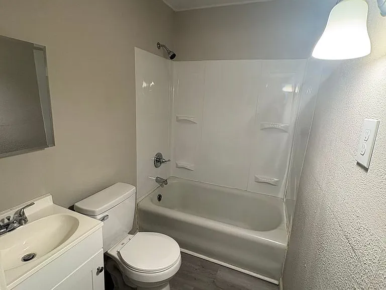 6027 Forest Ave — Photo 9