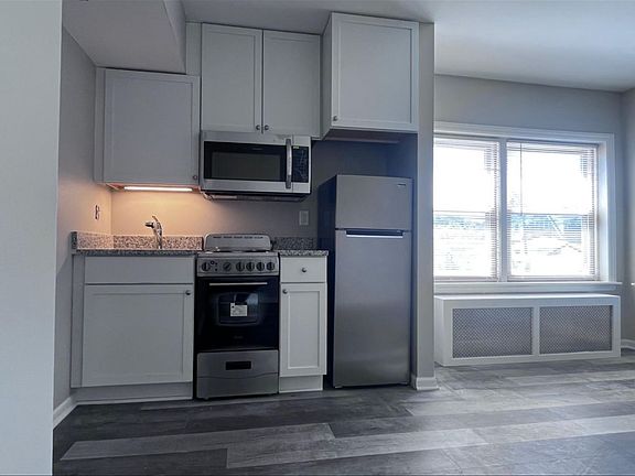 3rd image of 7405 W Lincoln Ave