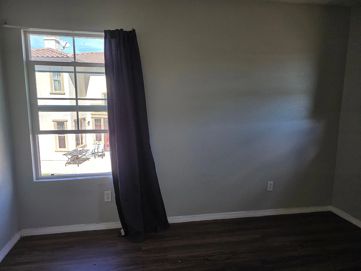5 bed, 3200 sqft, $1,400 — Photo 3