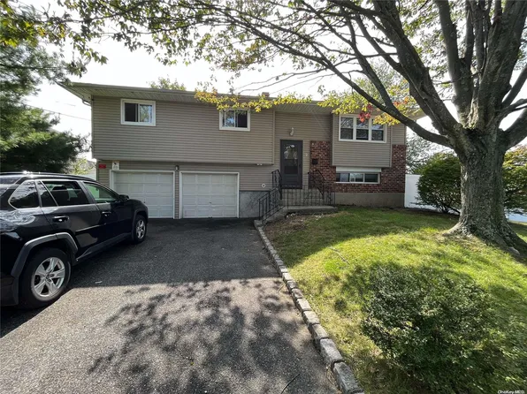 2 Oneida Street, Deer Park, NY 11729