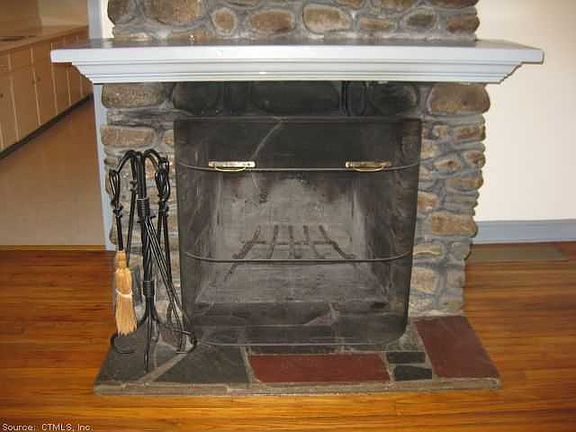 4th image of 899 Litchfield Tpke