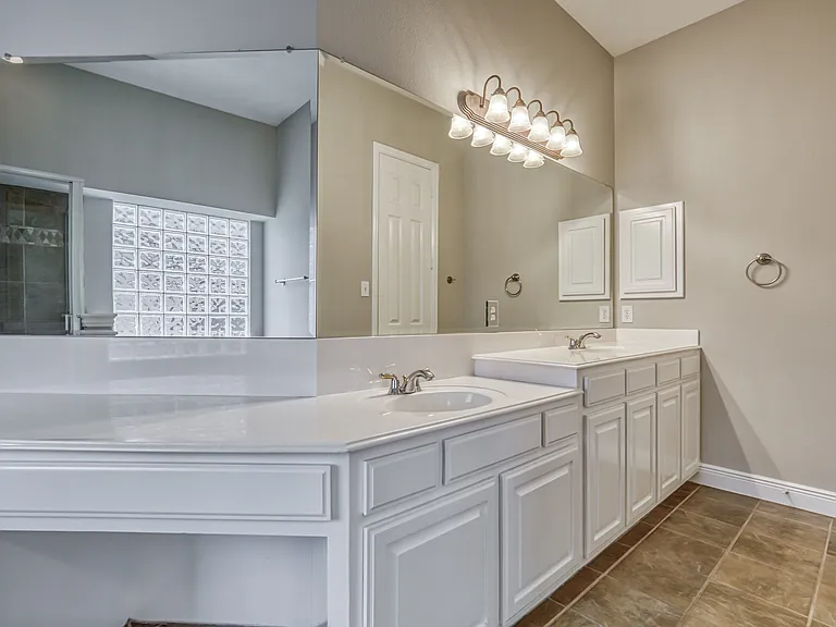 6533 Riveredge Dr — Photo 16