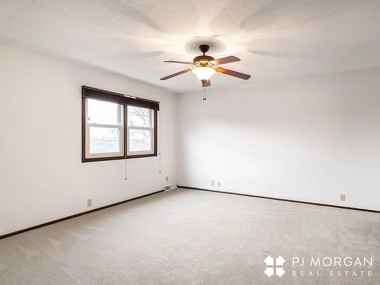 1312 S 118th St — Photo 44