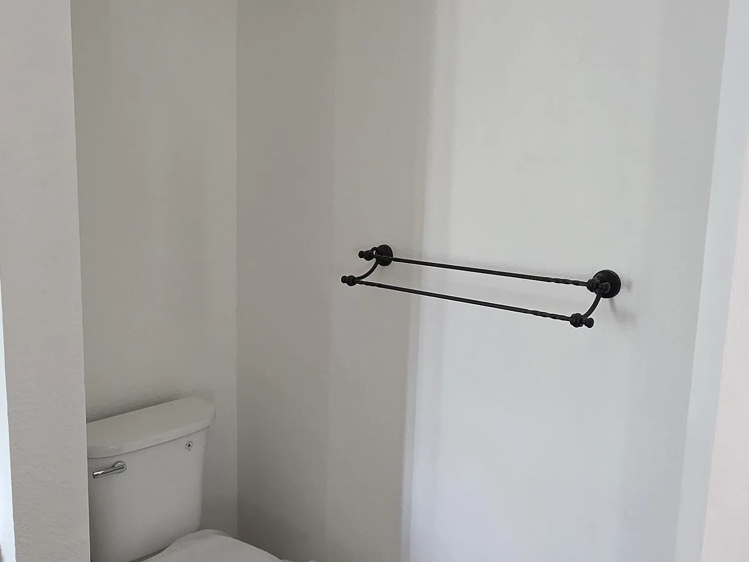 4 bed, 2821 sqft, $3,975 — Photo 4