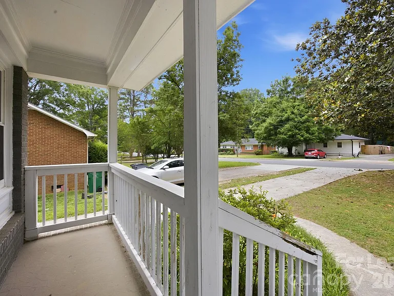 2727 Springway Dr — Photo 4