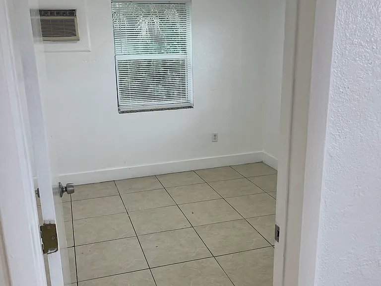 2722 SW 3rd St #2 — Photo 3