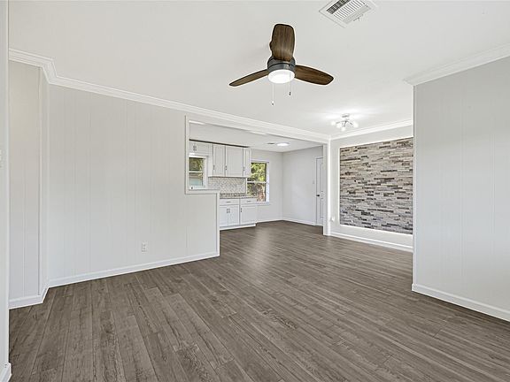 4th image of 307 Midway Dr