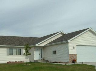 3915 Brookshire Dr, Grand Forks, ND 58201