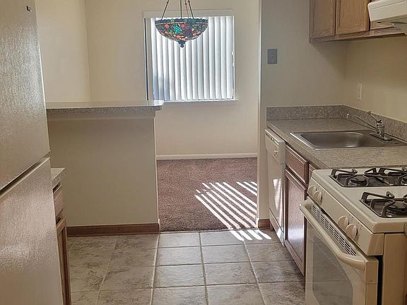 3rd image of 2841 Windsor Dr APT 101