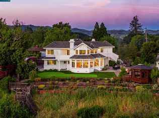 26 Broadview Ter, Orinda, CA
