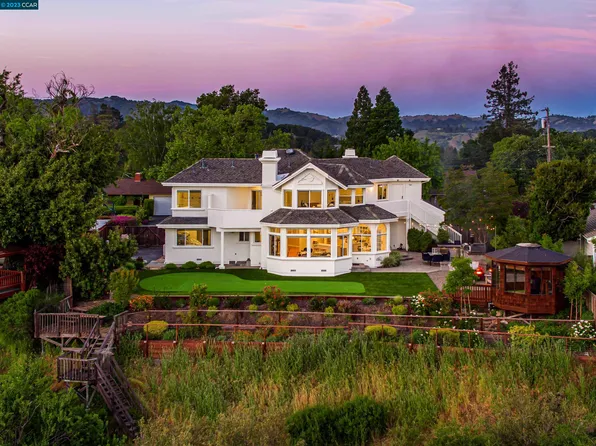 26 Broadview Ter, Orinda, CA 94563