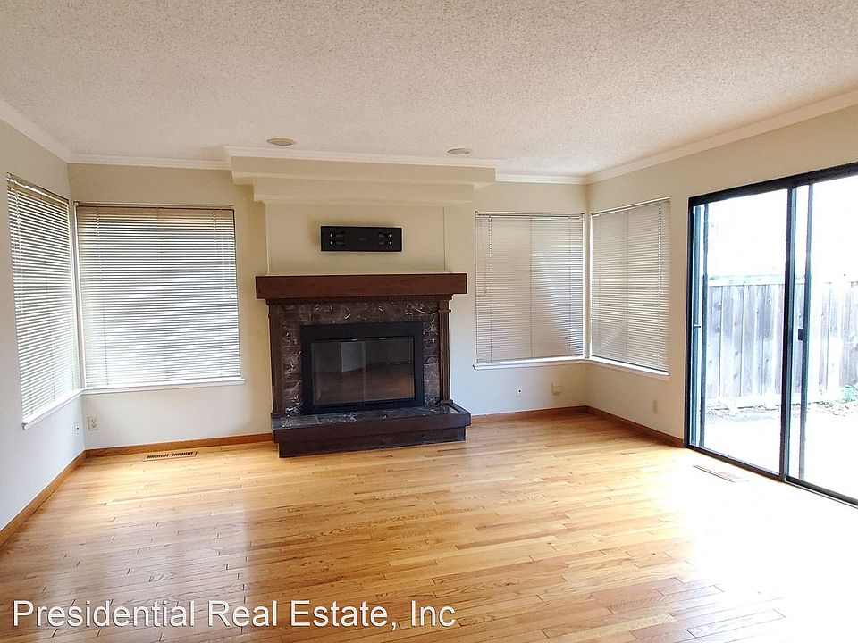 1st image of 271 Snell Ct
