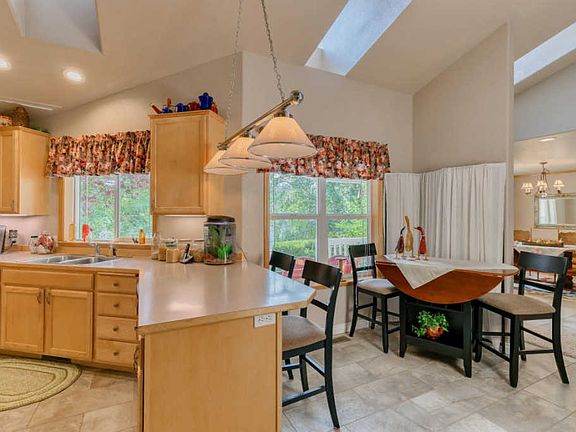 5th image of 680 S Majestic View Dr