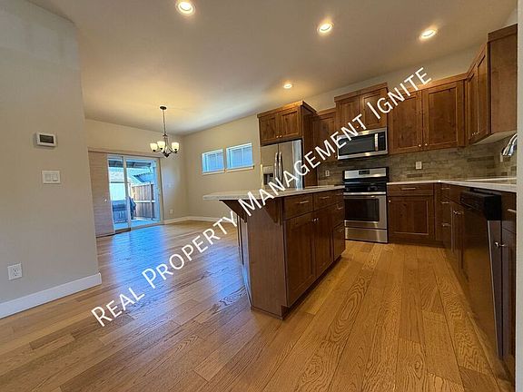 2nd image of 2713 NE Black Oak Pl