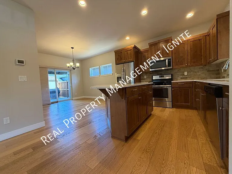 2713 NE Black Oak Pl — Photo 2