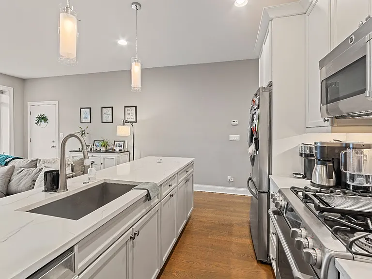 1513 W Diversey Pkwy #1517-3W — Photo 2
