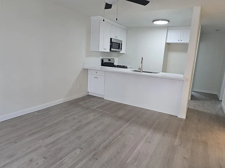 237 50th St #31 — Photo 1