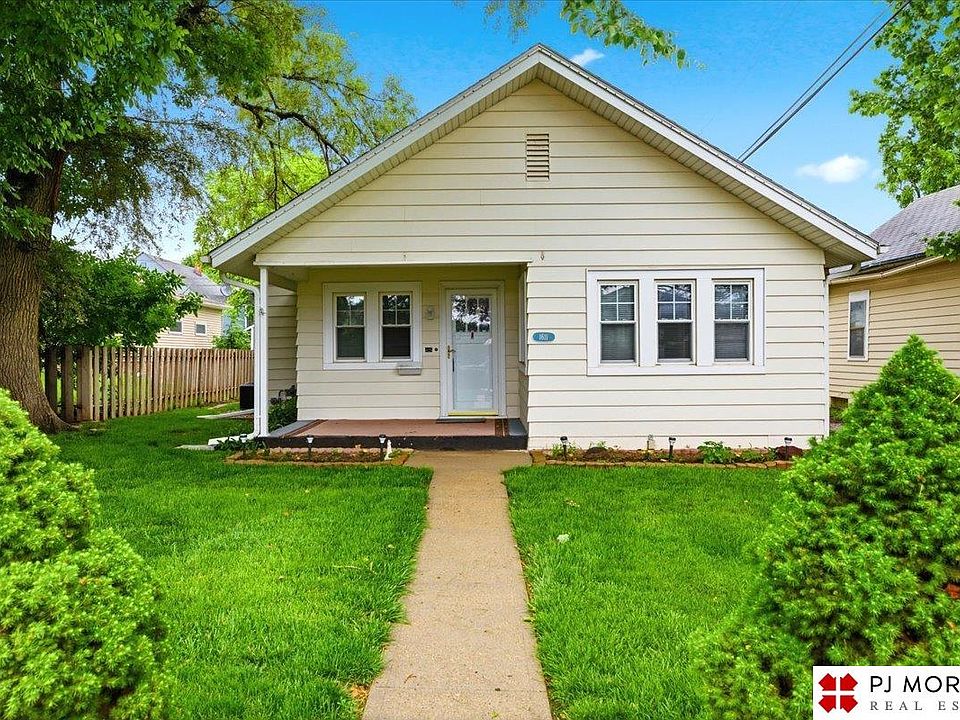 1st image of 1611 S 63rd St