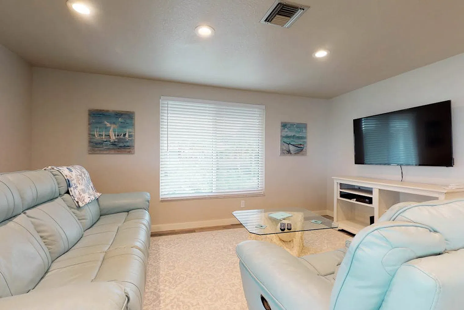 2 bed, 1.0 bath, 893 sqft, $8,889 — Photo 4