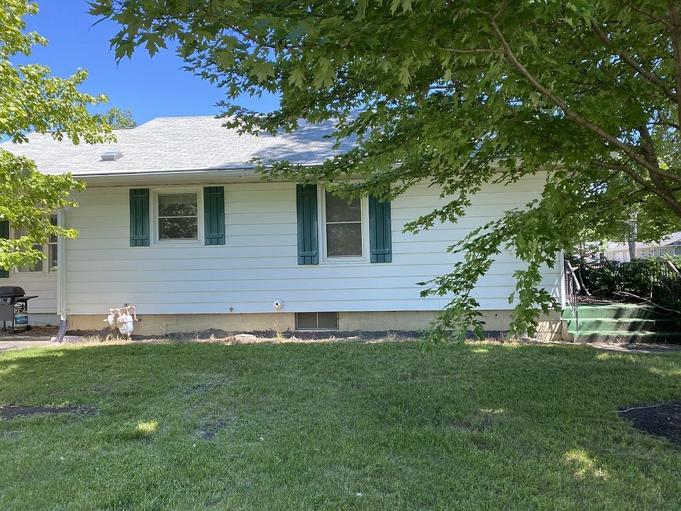 2nd image of 904 Washington St