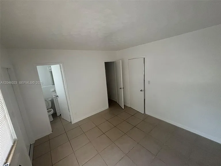 1211 NE 6th St #2 — Photo 5