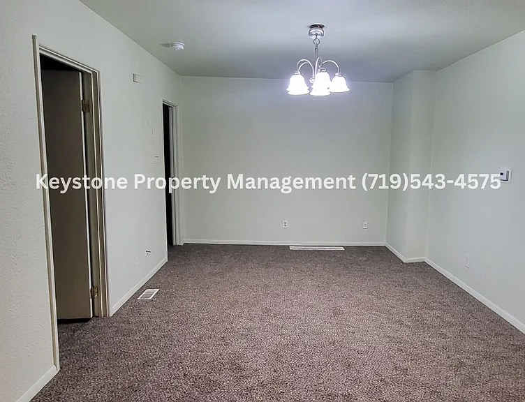 420 W 10th St #3 — Photo 3