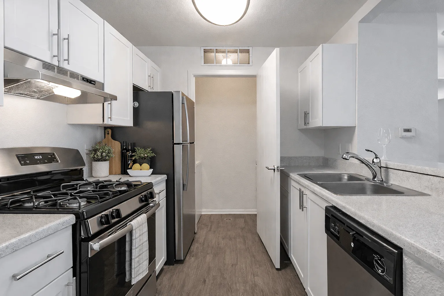 Arbor Club Apartments - Ann Arbor, MI — Photo 3