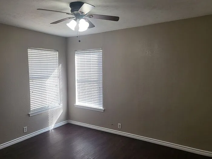 324 W Young St — Photo 15