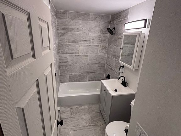 3rd image of 5160 Taku Dr #4