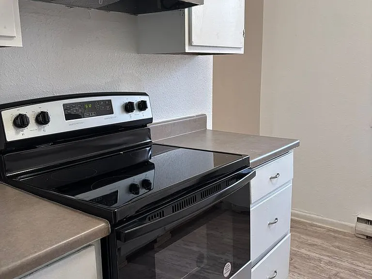 Cedar Crest Apartments — Photo 6