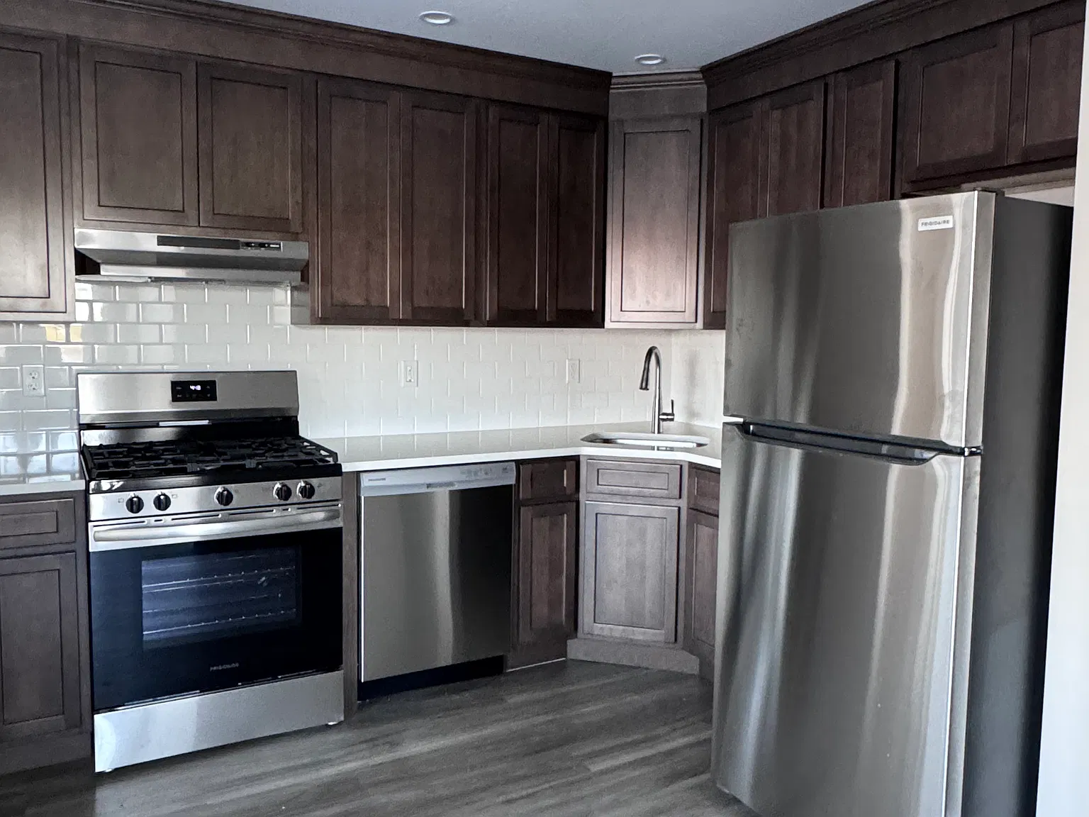 3 bed, 1200 sqft, $3,400 — Photo 2