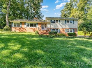 3482 Stimpson Dr, Pfafftown, NC 27040