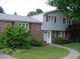 740 Macbeth Dr, Pittsburgh, PA