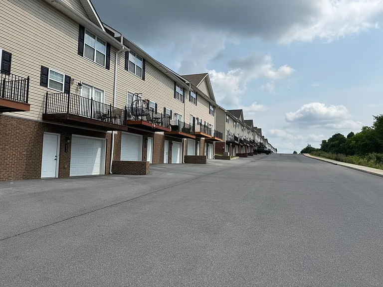 704 Grays Pointe Ct #39 — Photo 24