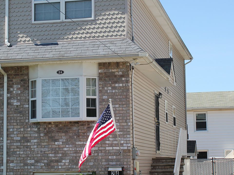 1st image of 24 Beacon Pl