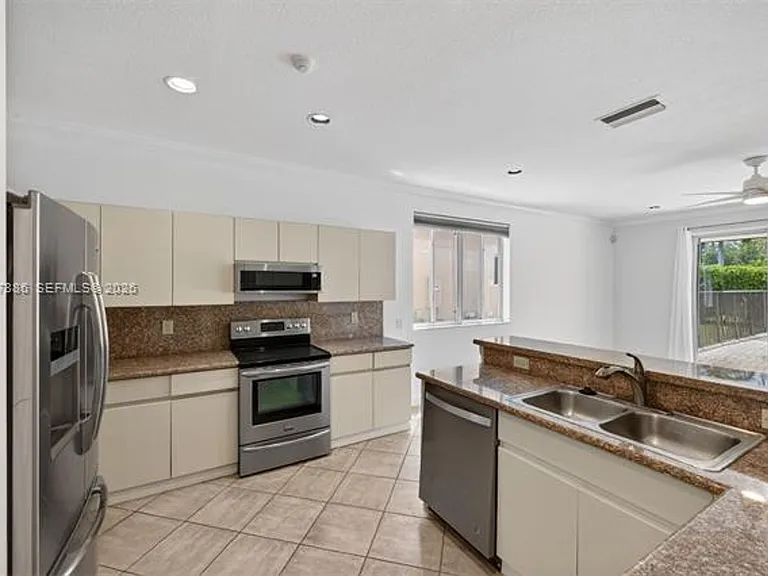 1115 Camellia Cir #0 — Photo 15