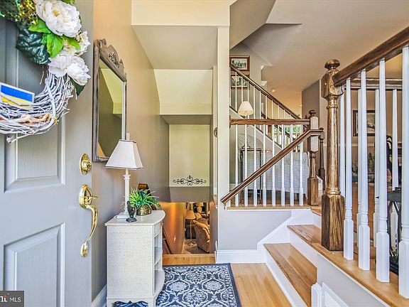 3rd image of 5752 Governors Pond Cir