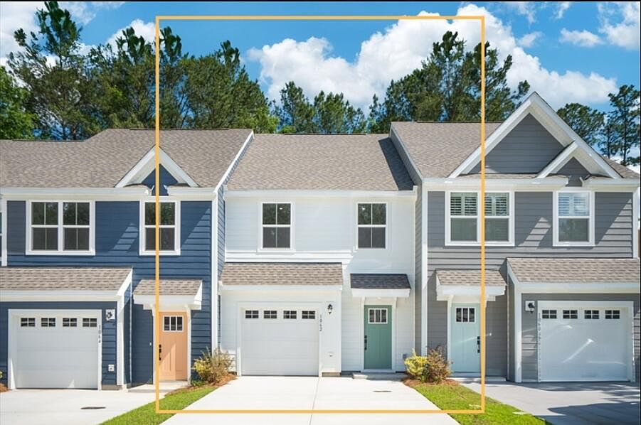 1st image of 1062 Crescent Cove Ln