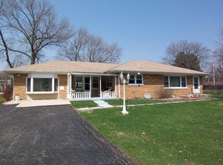 668 N Lake St, Grayslake, IL 60030