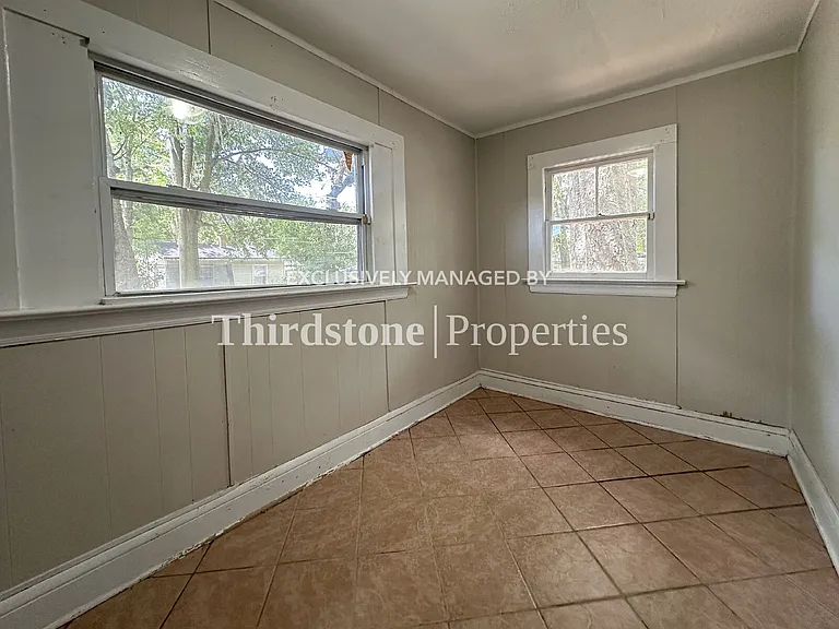 920 Alderside St — Photo 6