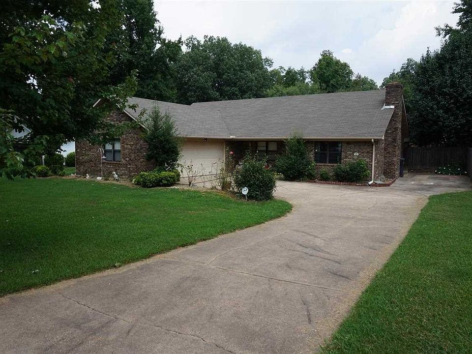 2nd image of 204 N Hunter Ln