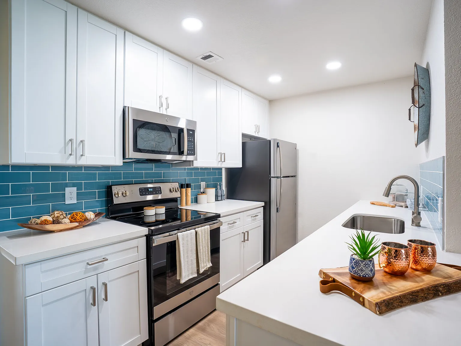 Riverside Apartments — Photo 1