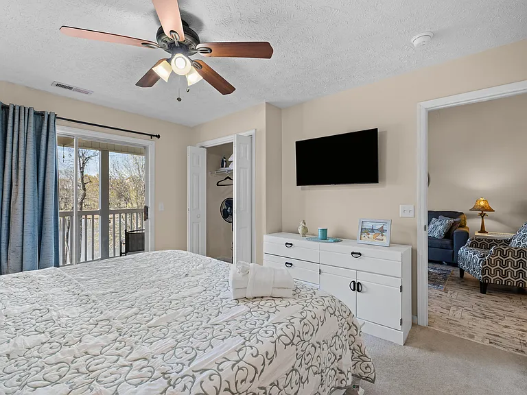 557 White River Dr #12H — Photo 25