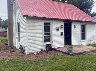 221 E Cherry St, Moweaqua, IL 62550