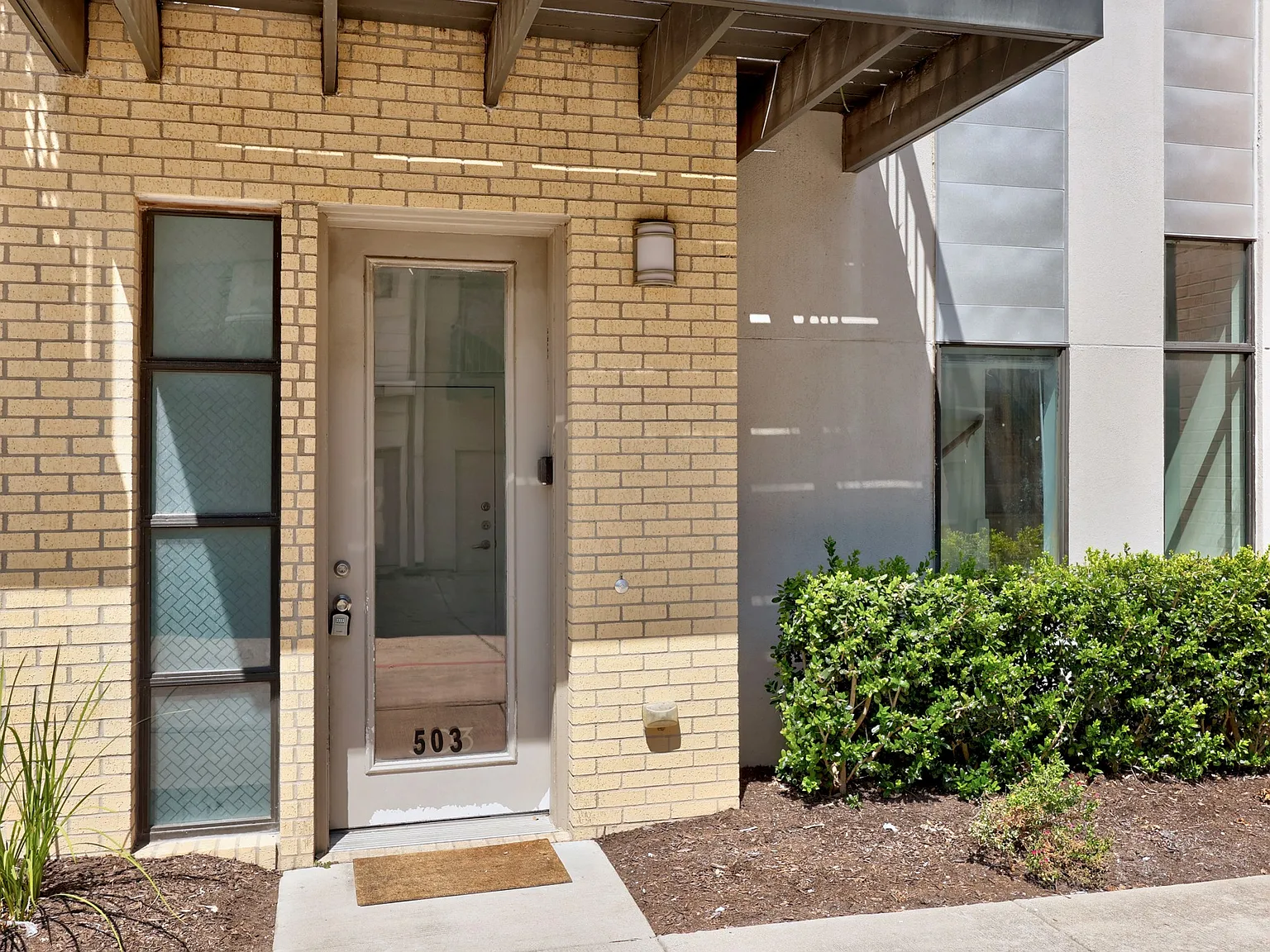 2 bed, 2.5 bath, 1409 sqft, $2,295 — Photo 1
