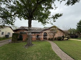 7610 Burning Hills Dr, Houston, TX 77071