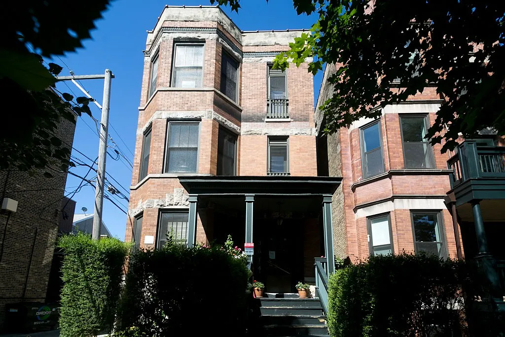 Captivating 1 Bed, 1 Bath at Bosworth + Addison (Wrigleyville) — Photo 1