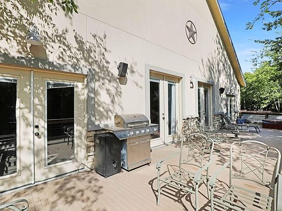 4th image of 6693 Deer Creek Ln